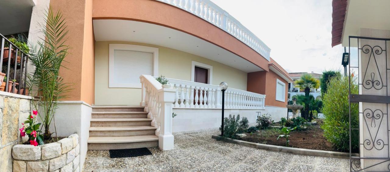 Villa Raffaele Trani Eksteriør billede