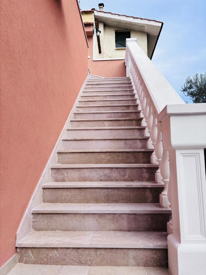 Villa Raffaele Trani Eksteriør billede